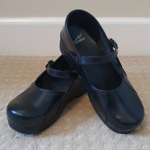 Dansko Women's Black Leather Mary Jane Clogs 41